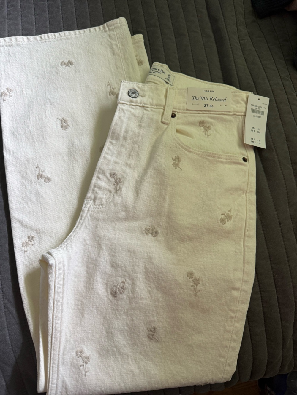 Abercrombie & Fitch Cream Floral Embroidered '90s Relaxed Jeans
